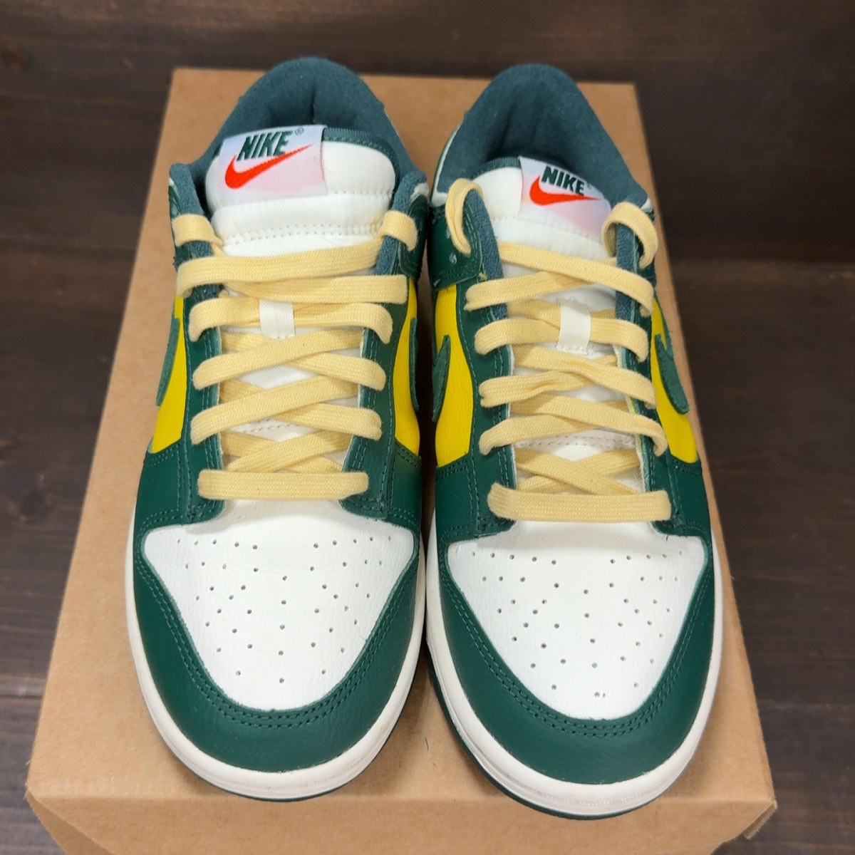 Nike Dunk Low SE Noble Green (Women's) Size 7W (Pre-Owned) - Image 3