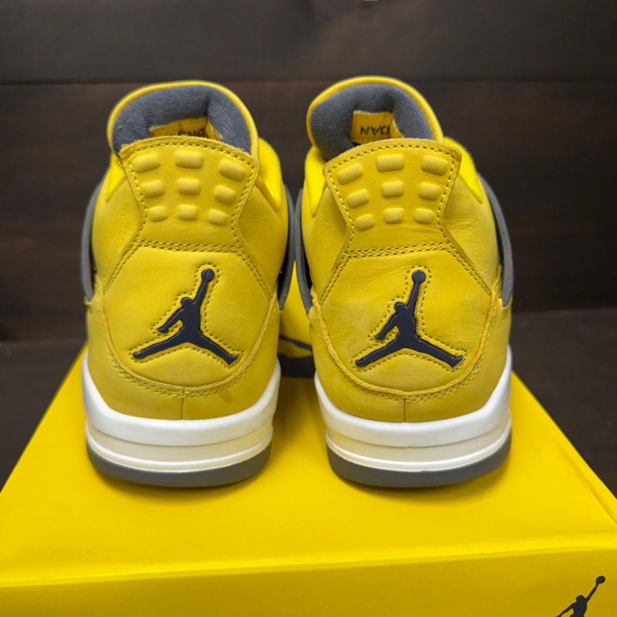 Jordan 4 Retro Lightning (2021) Size 9 (Pre-Owned) - sole