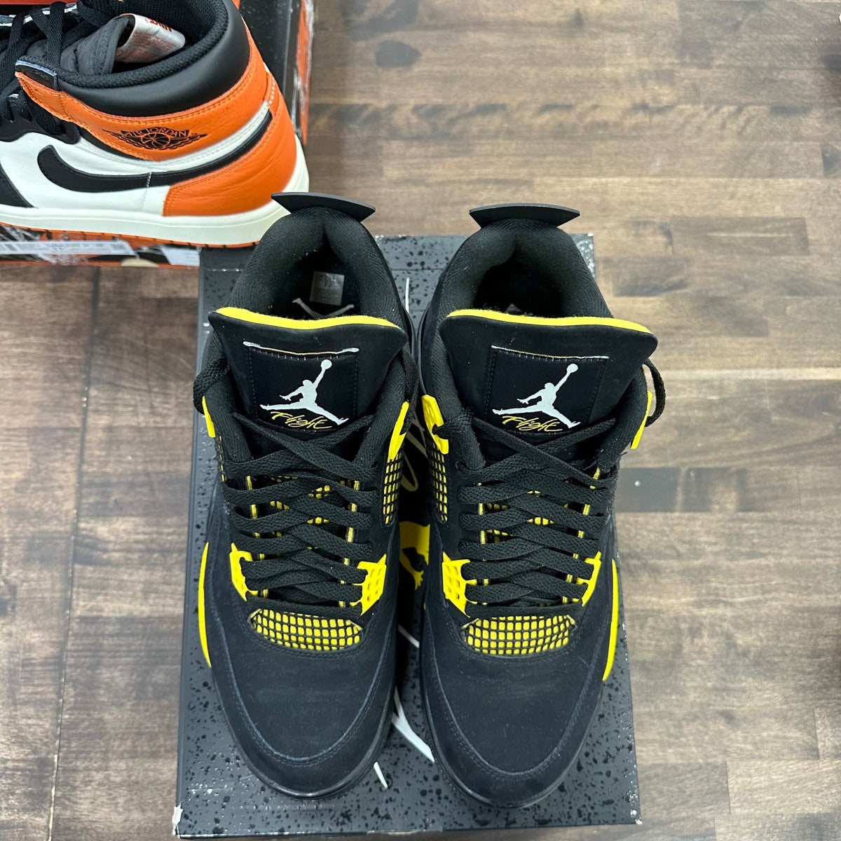 Jordan 4 Retro Thunder (2023) - Image 2