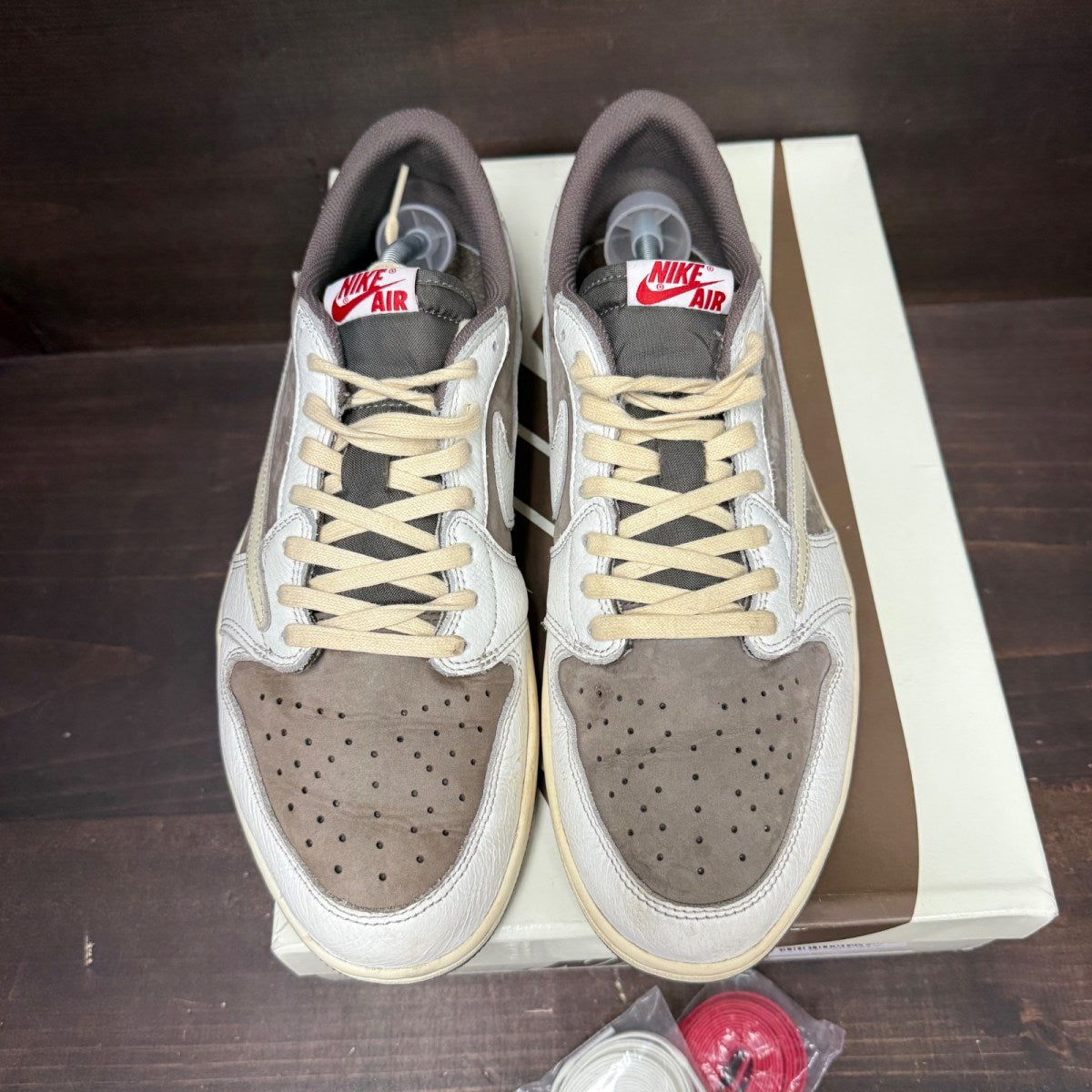 Jordan 1 Retro Low OG SP Travis Scott Reverse Mocha - Image 2