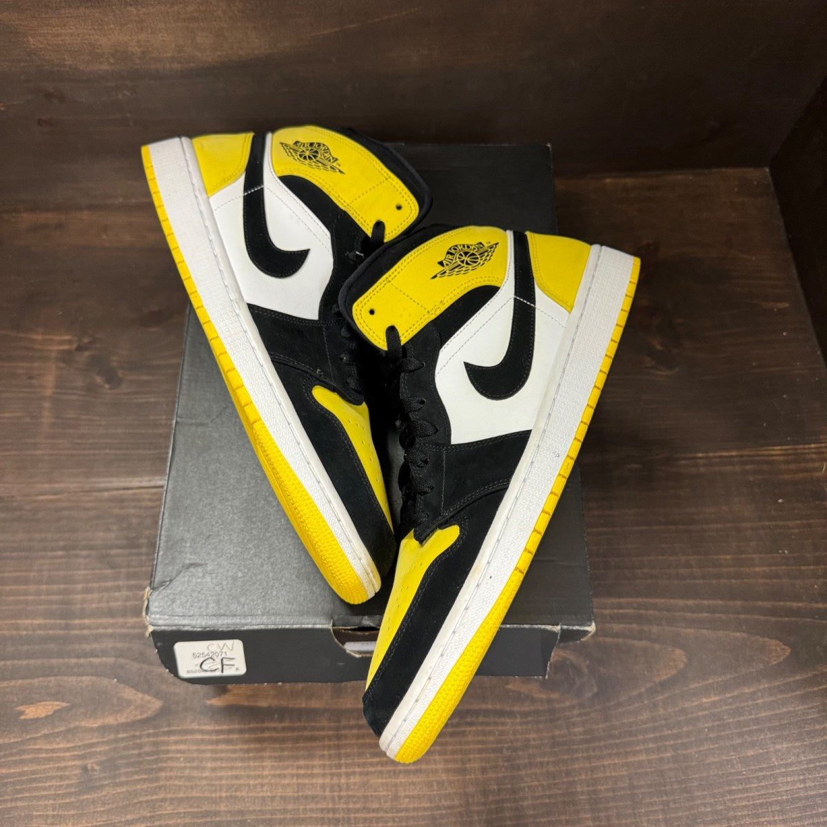 Jordan 1 Mid Yellow Toe Black - Image 2