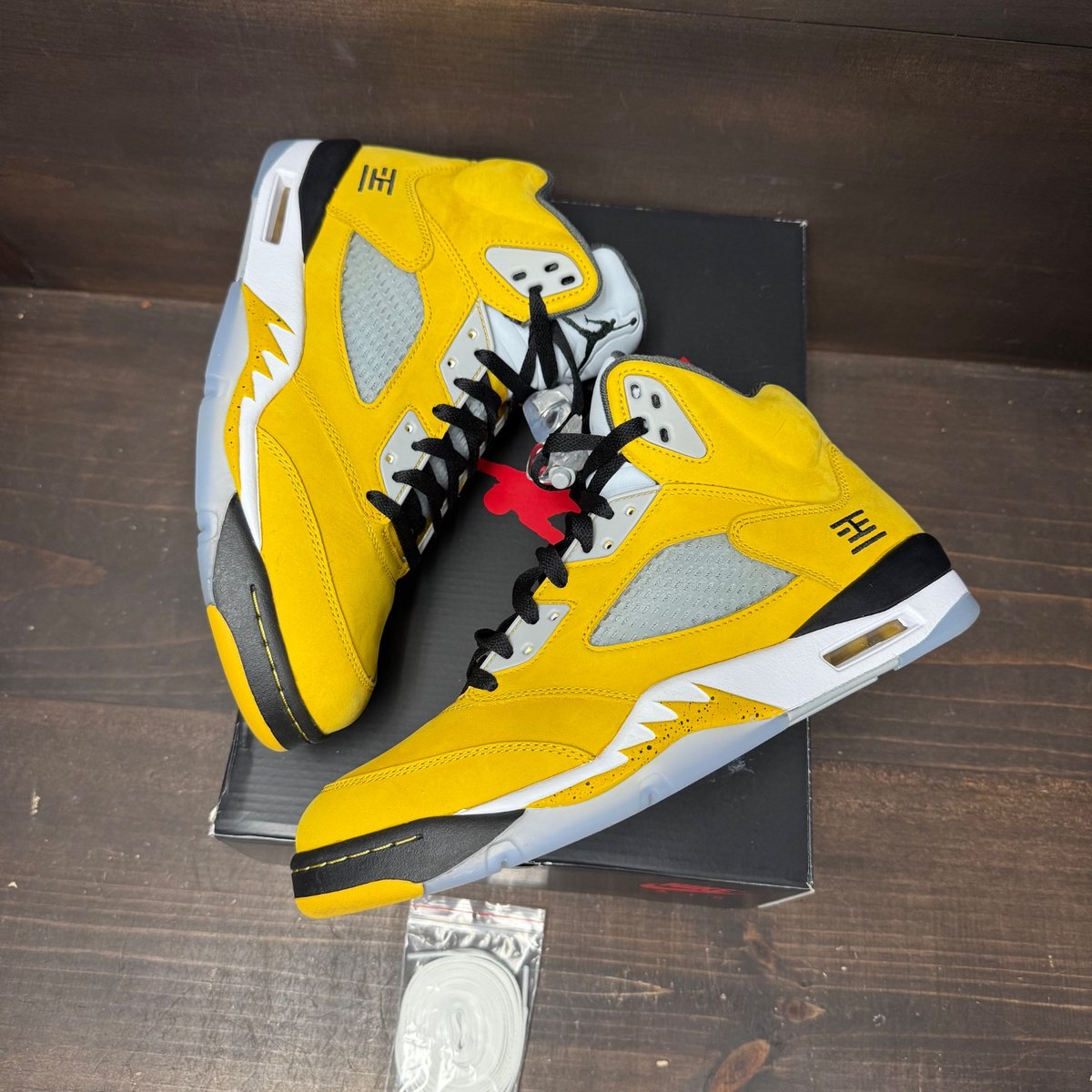 Jordan 5 Retro Tokyo T23 (2025) Size 11.5 (Pre-Owned) - tag