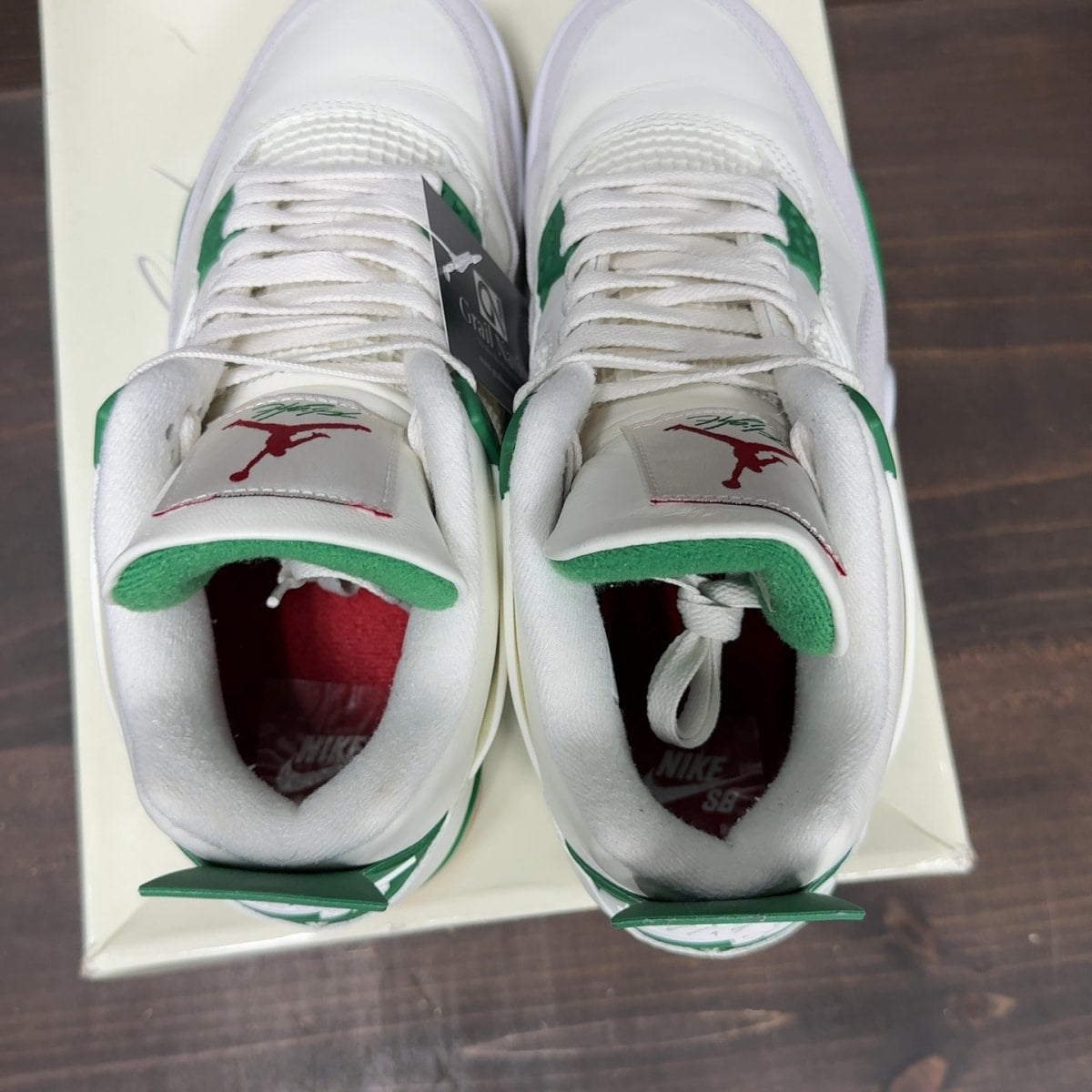 Jordan 4 Retro SB Pine Green Size 9.5 (Pre-Owned) - Image 5