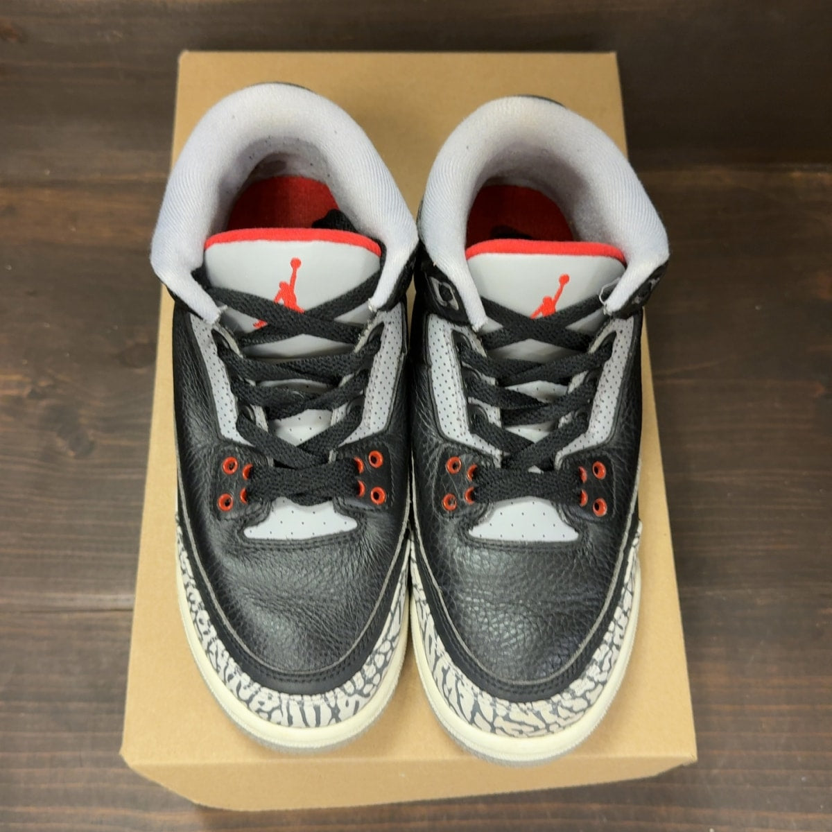 Jordan 3 Retro Black Cement (2018) (GS) Size 6Y (Pre-Owned) - Image 3