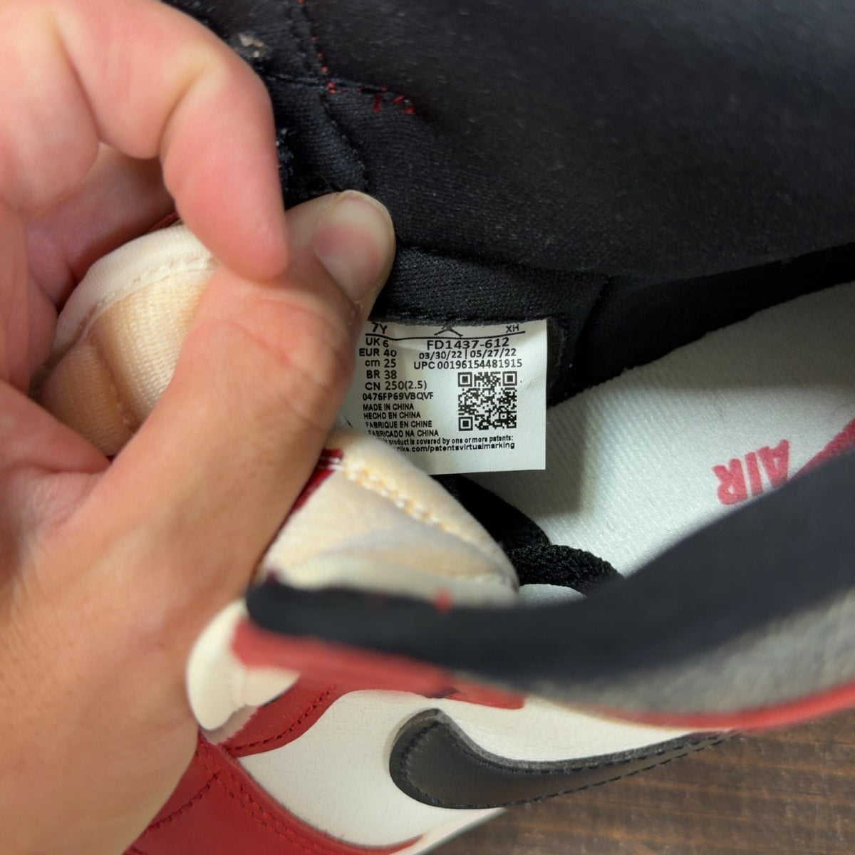 Jordan 1 Retro High OG Chicago Lost and Found (GS) Size 7Y (Pre-Owned) - Image 7