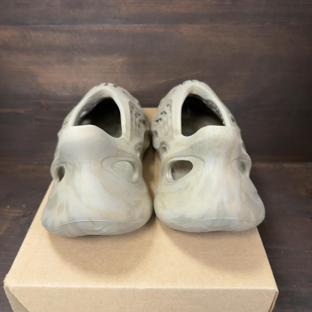 adidas Yeezy Foam RNNR Stone Sage Size 8 (Pre-Owned) - Image 4