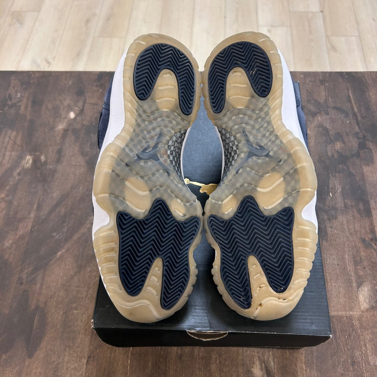 Jordan 11 Retro Low IE Obsidian - Image 5
