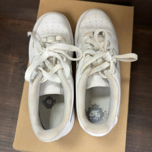 Nike Air Force 1 Low LE Triple White (GS) Size 5.5Y (Pre-Owned) - Image 5