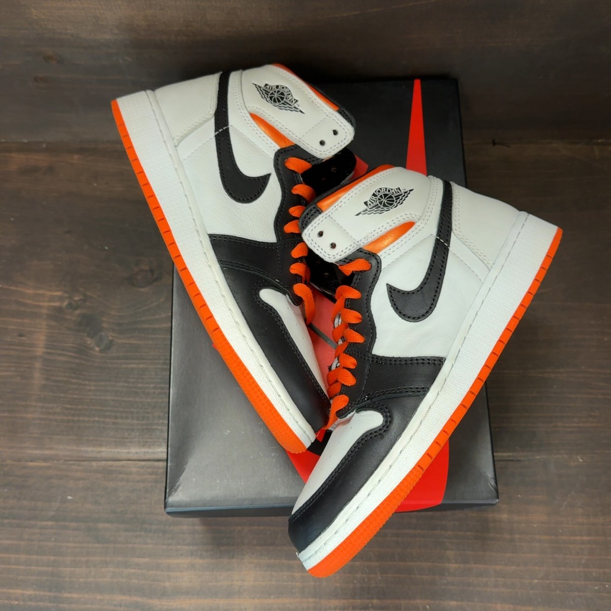 Jordan 1 High OG Electro Orange (GS) - Image 2