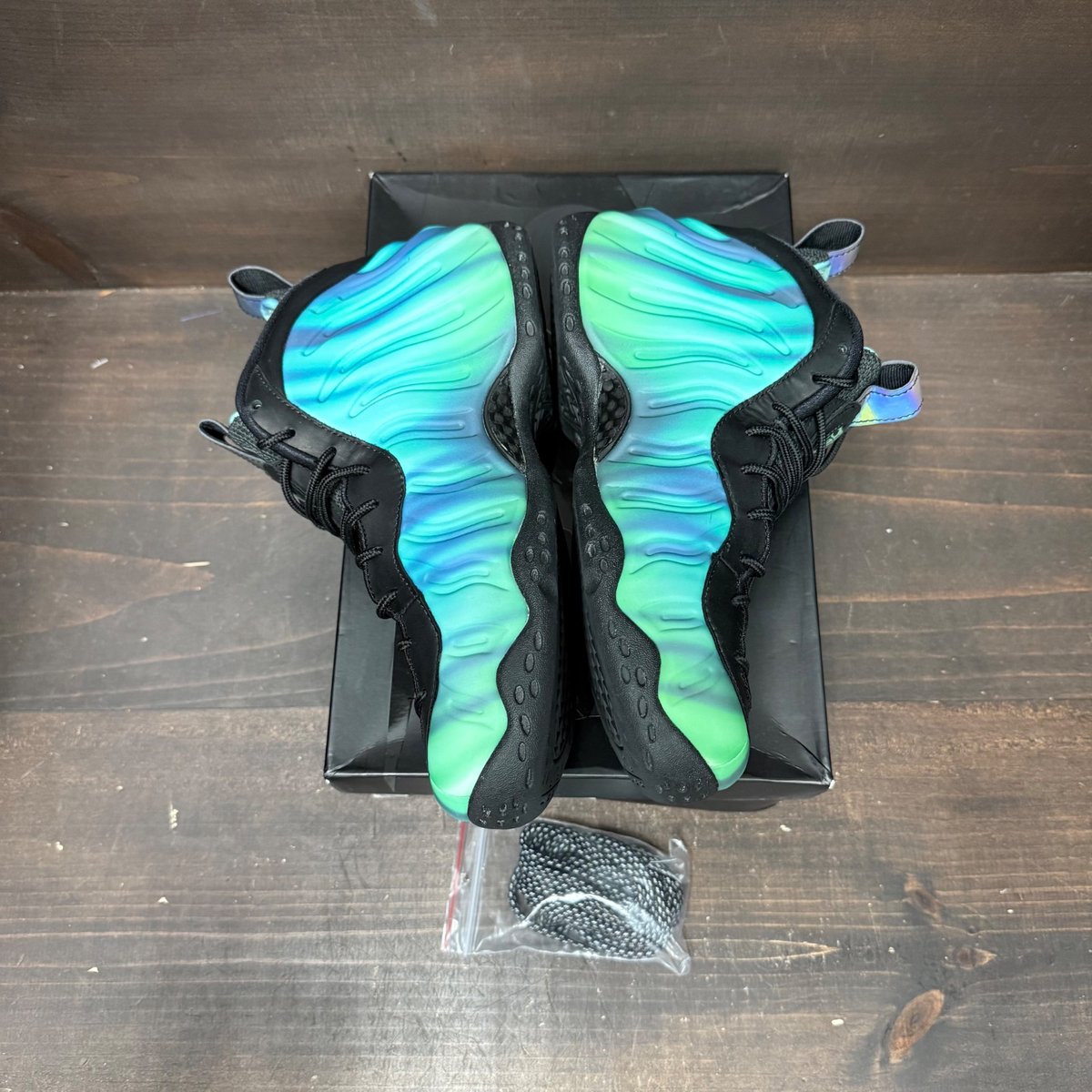 Nike Air Foamposite One Northern Lights Size 9 (Pre-Owned) - side
