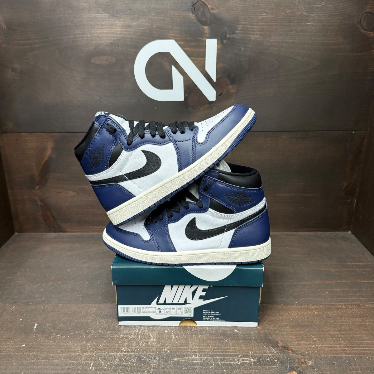 Jordan 1 Retro High OG Midnight Navy Size 9 (Pre-Owned) - front