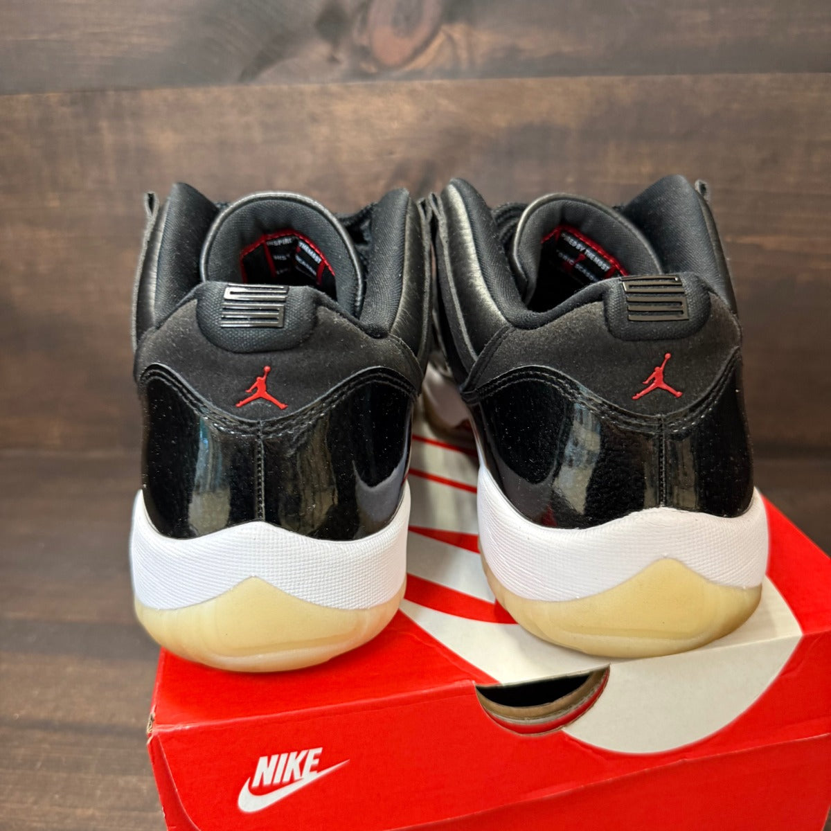 Jordan 11 Retro Low 72-10 Size 11 (Pre-Owned) - Image 4