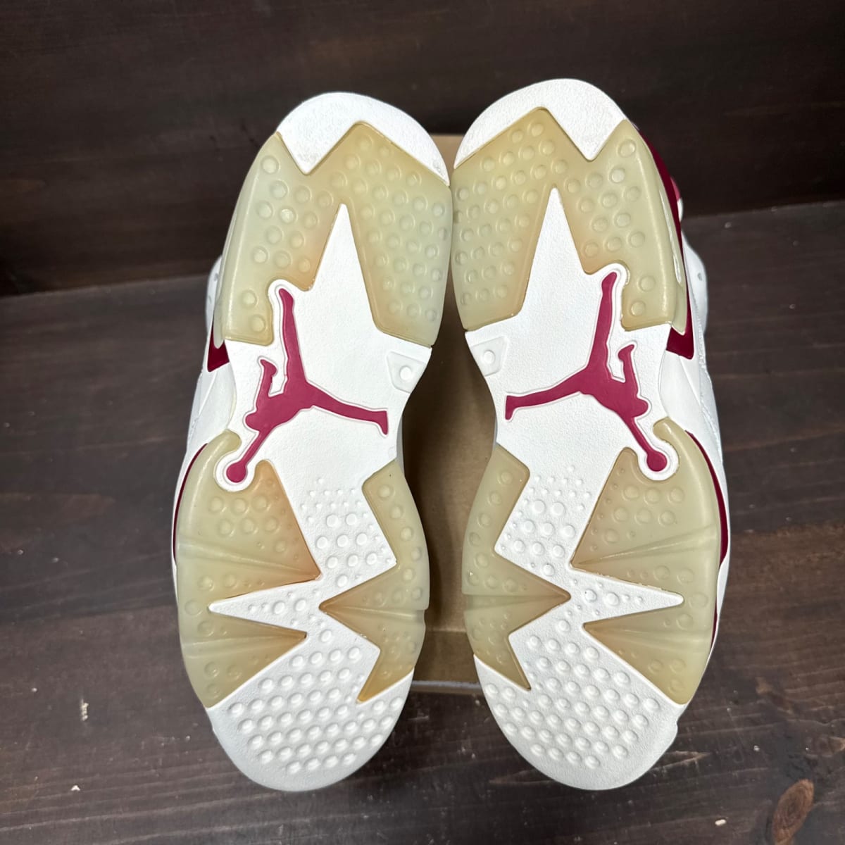 Jordan 6 Retro Maroon (2015) Size 8.5 - box