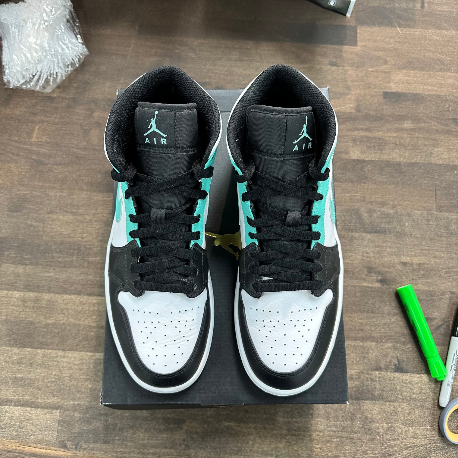 Jordan 1 Mid Tropical Twist Igloo (US 10) (USED)