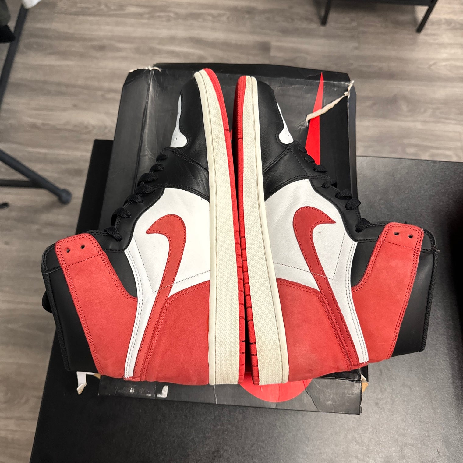 Track Red Jordan 1 High (USED)