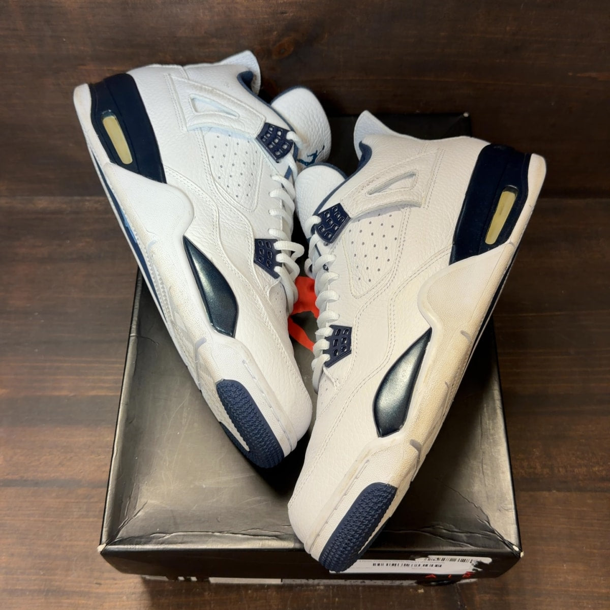 Jordan 4 Retro Columbia (2015) - Image 2
