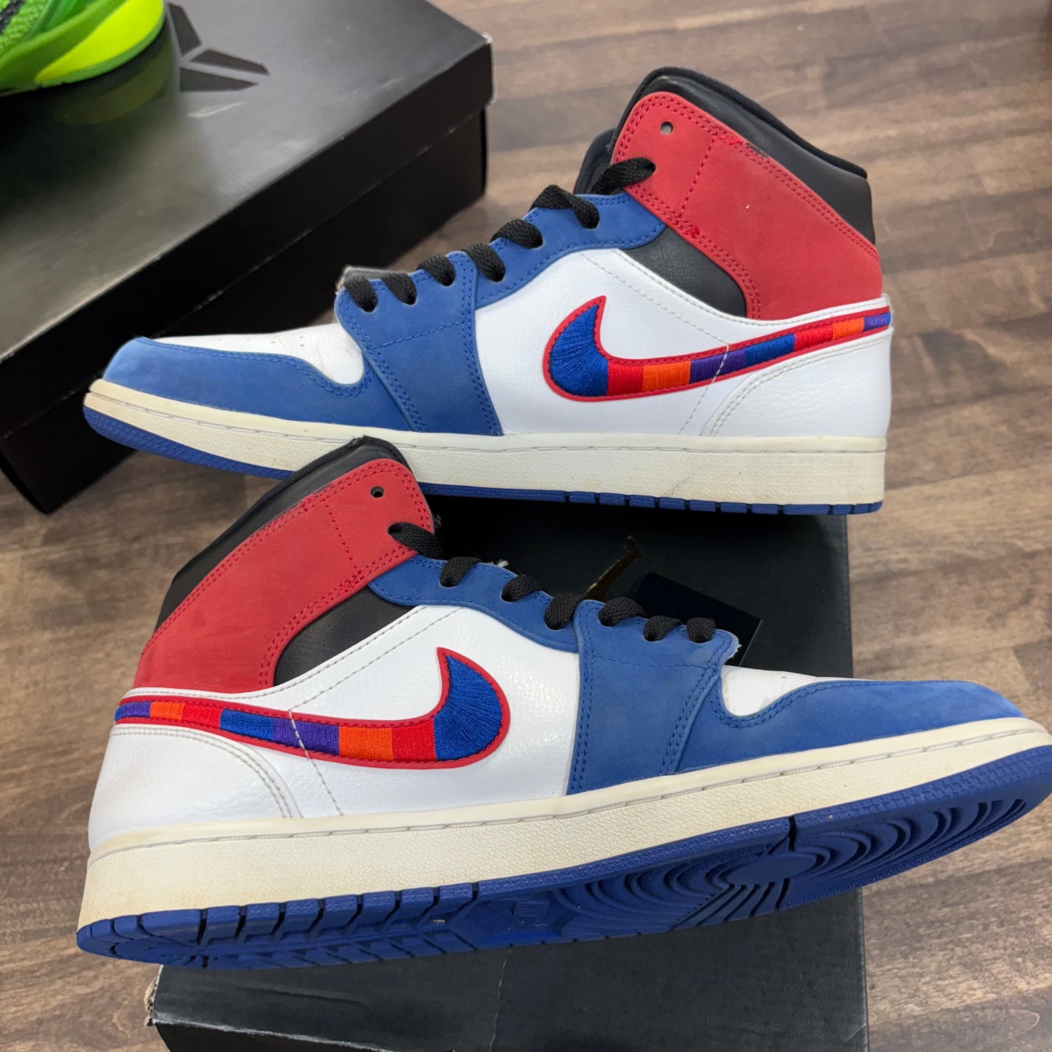 Multi-Color Swoosh Jordan 1 Mid SE (USED)