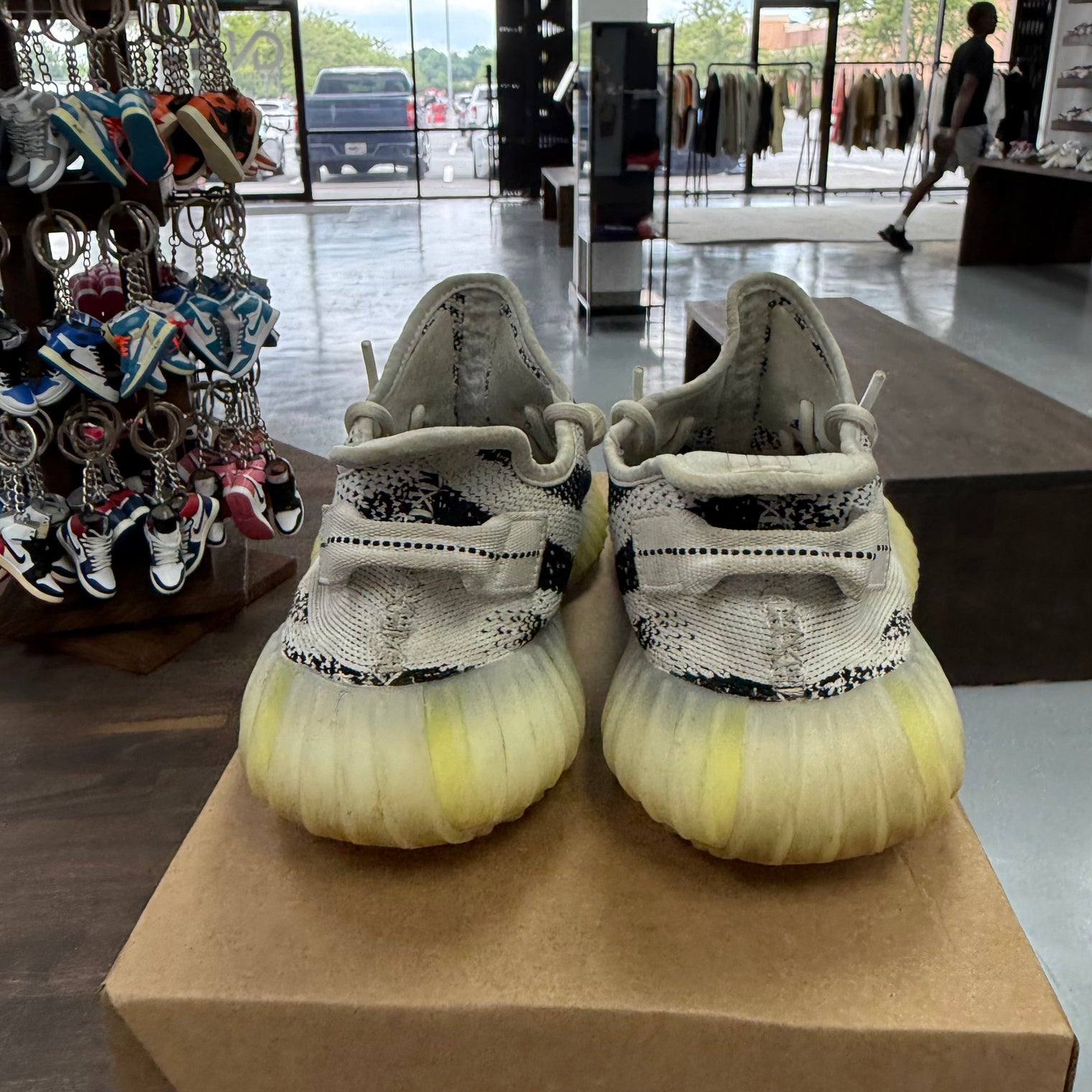 Zebra Yeezy 350  Zebra Yeezy 350 (USED,No Box)