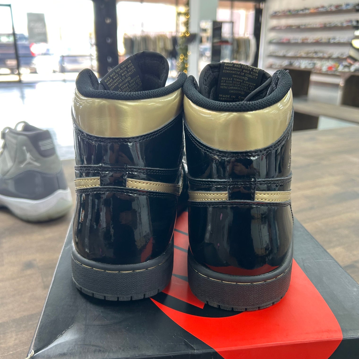 Black Metallic Gold Jordan 1 Retro High (2020) (USED)