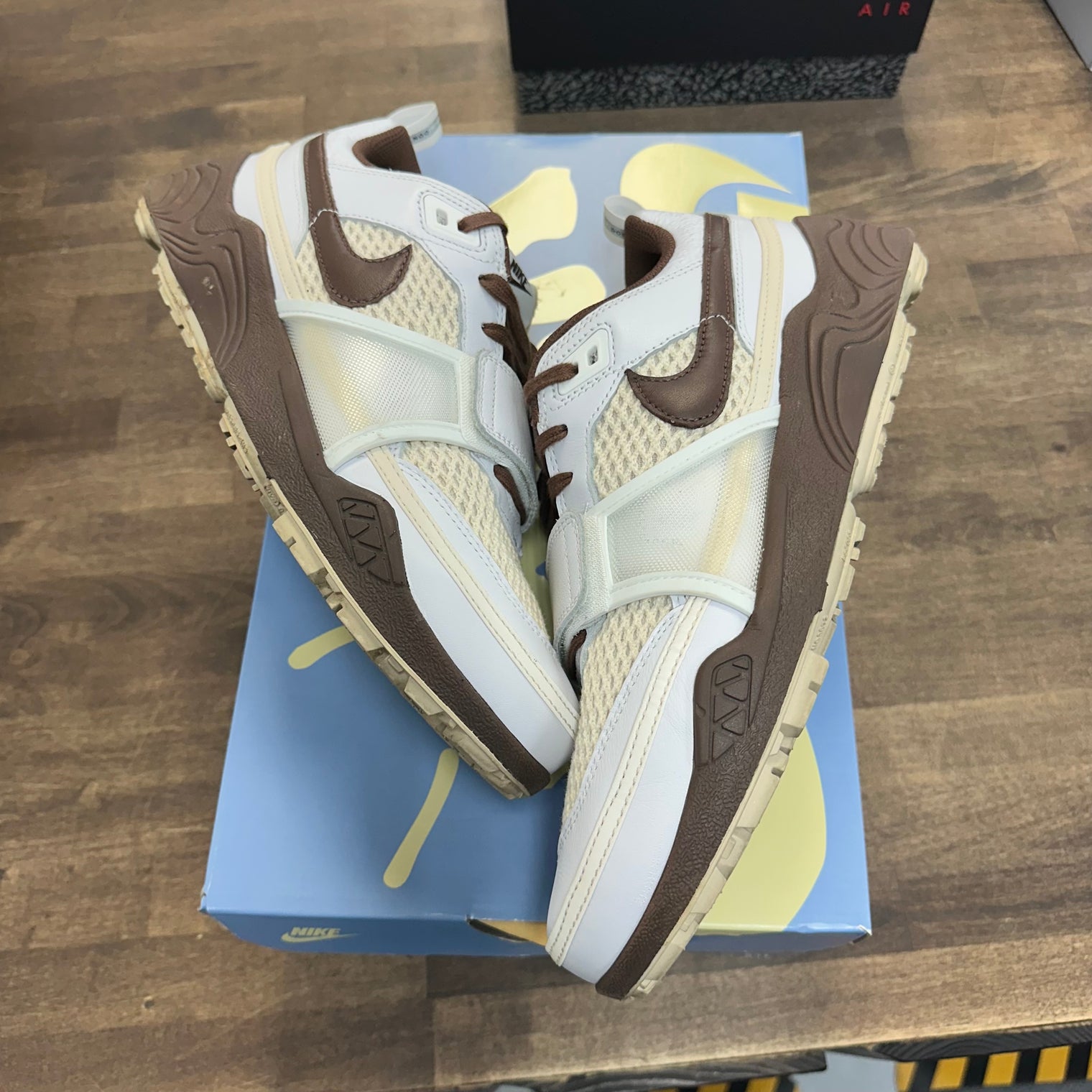 Light Chocolate Field Jaxx Travis Scott (USED)