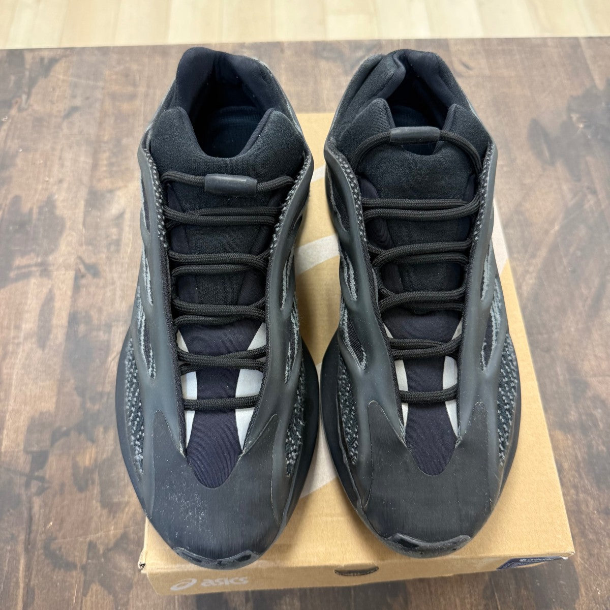 adidas Yeezy 700 V3 Dark Glow Size 12 (Pre-Owned) - Image 2