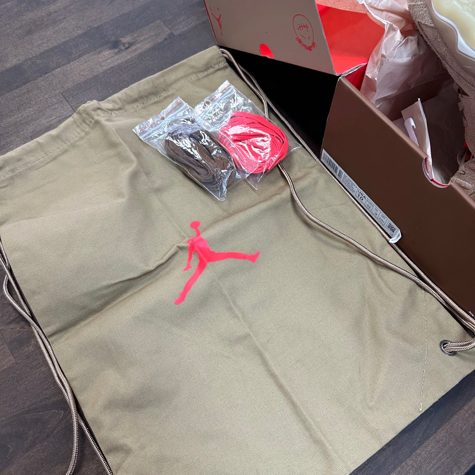 Khaki Travis Scott Jordan 6 (USED)