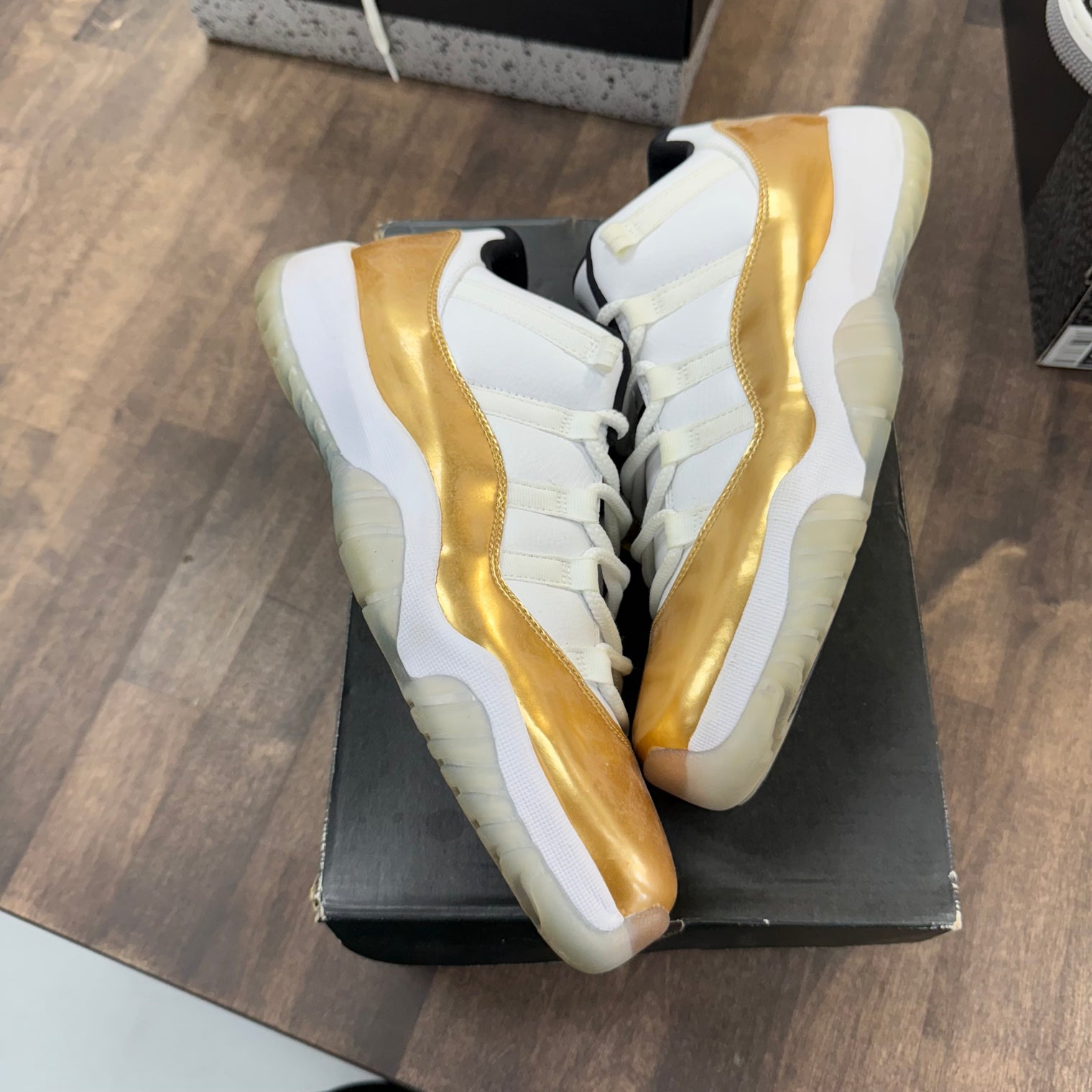 Closing Ceremony Jordan 11 Retro Low (USED)