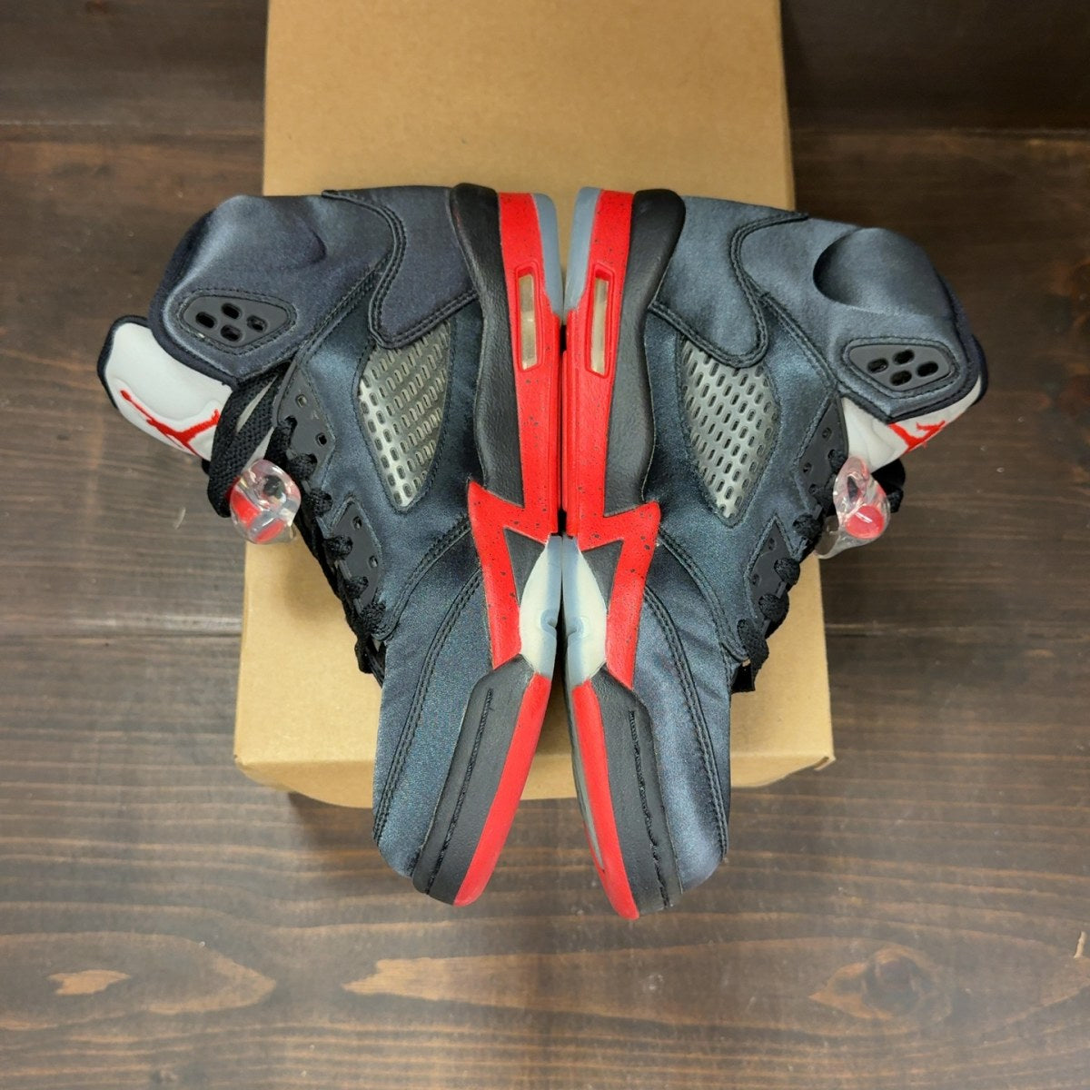 Jordan 5 Retro Satin Bred (GS) Size 7Y (Pre-Owned) - Image 4