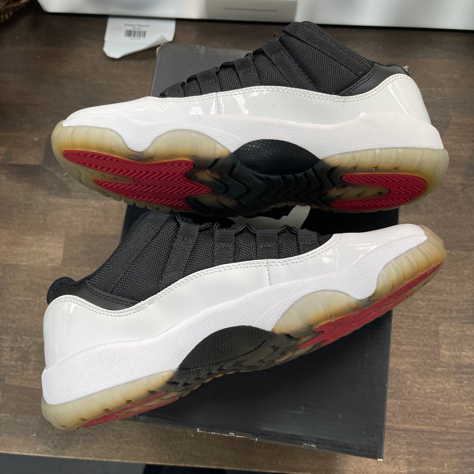 (GS) Tuxedo Jordan 11 Low (USED)