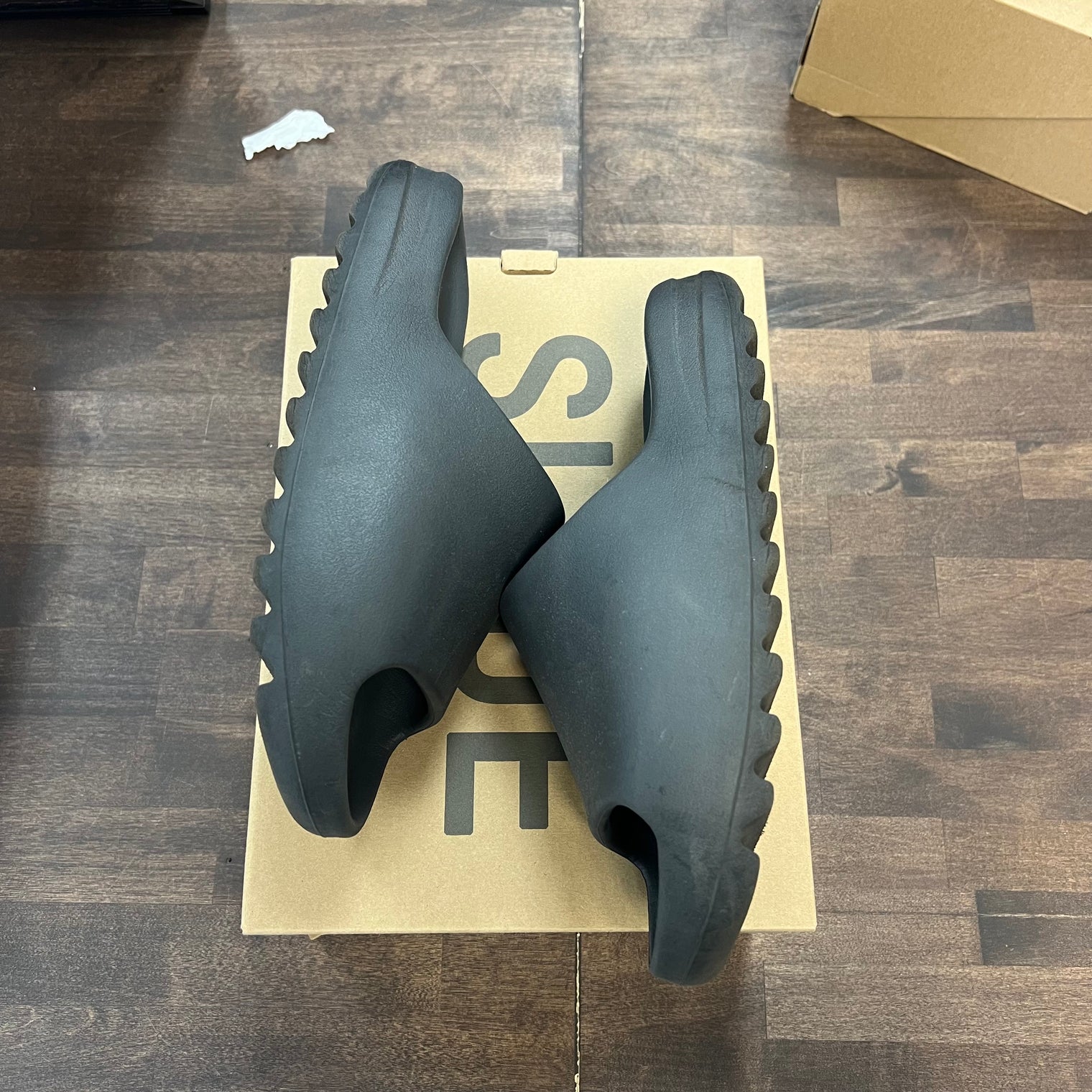 Onyx Yeezy Slide (USED)