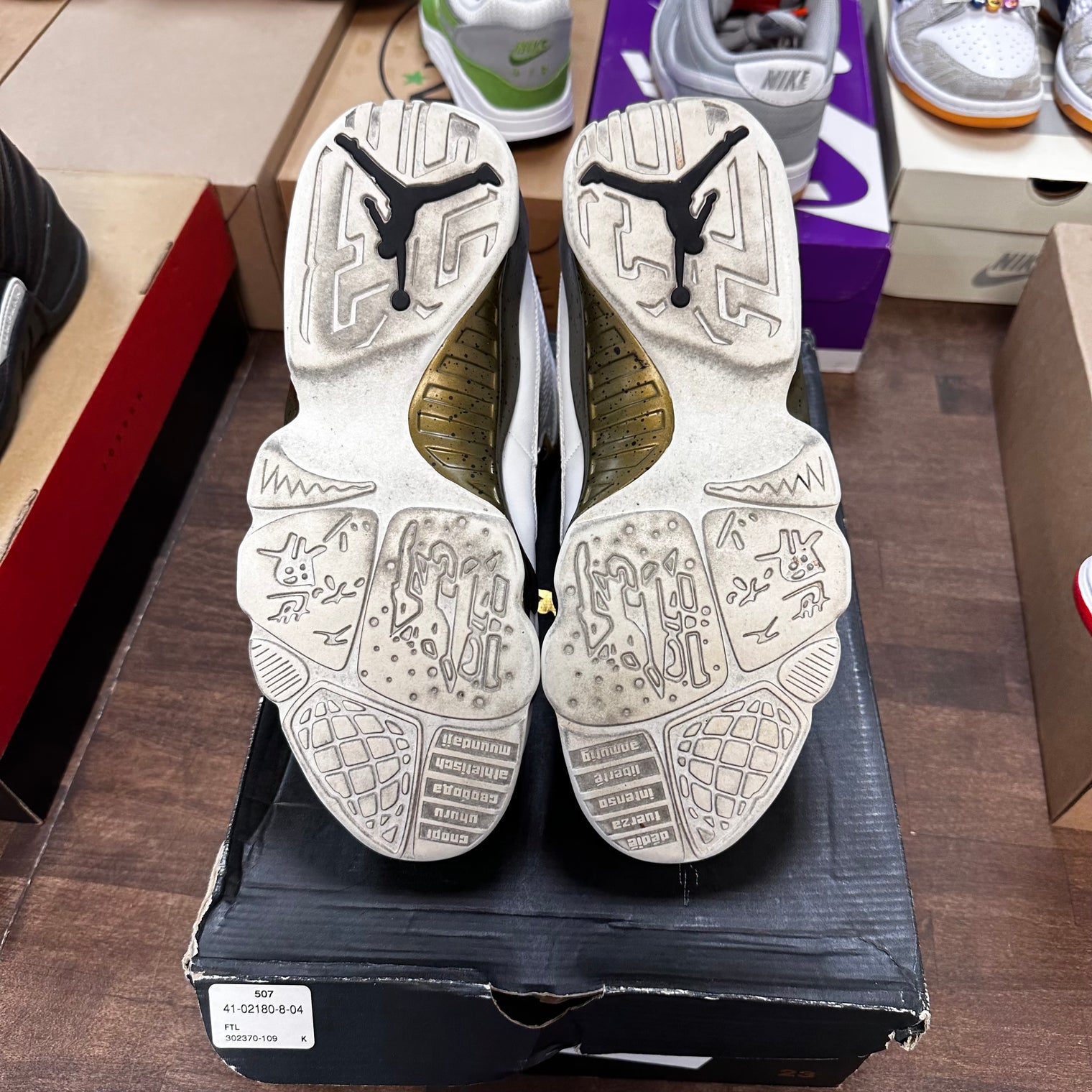 Statue Jordan 9 (USED)