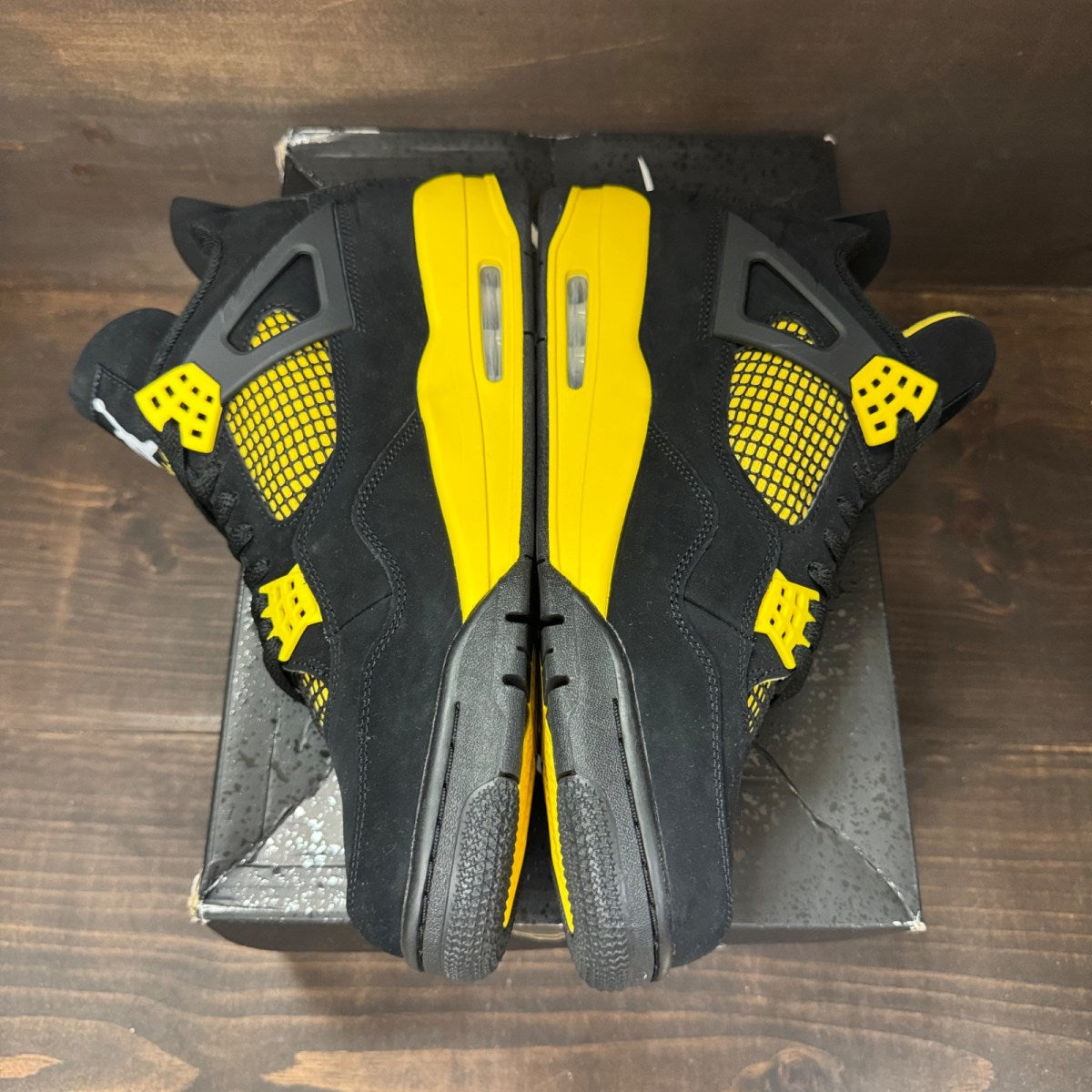 Jordan 4 Retro Thunder (2023) - Image 4