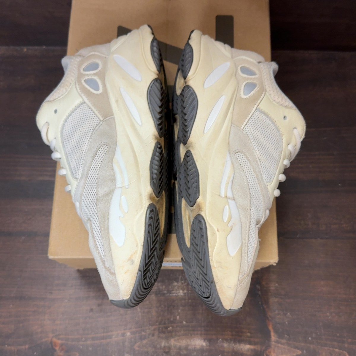 adidas Yeezy Boost 700 Analog Size 7 (Pre-Owned) - aux
