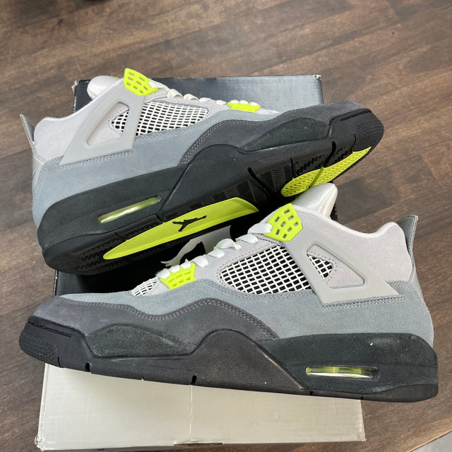 Neon 95 Jordan 4 SE (USED)