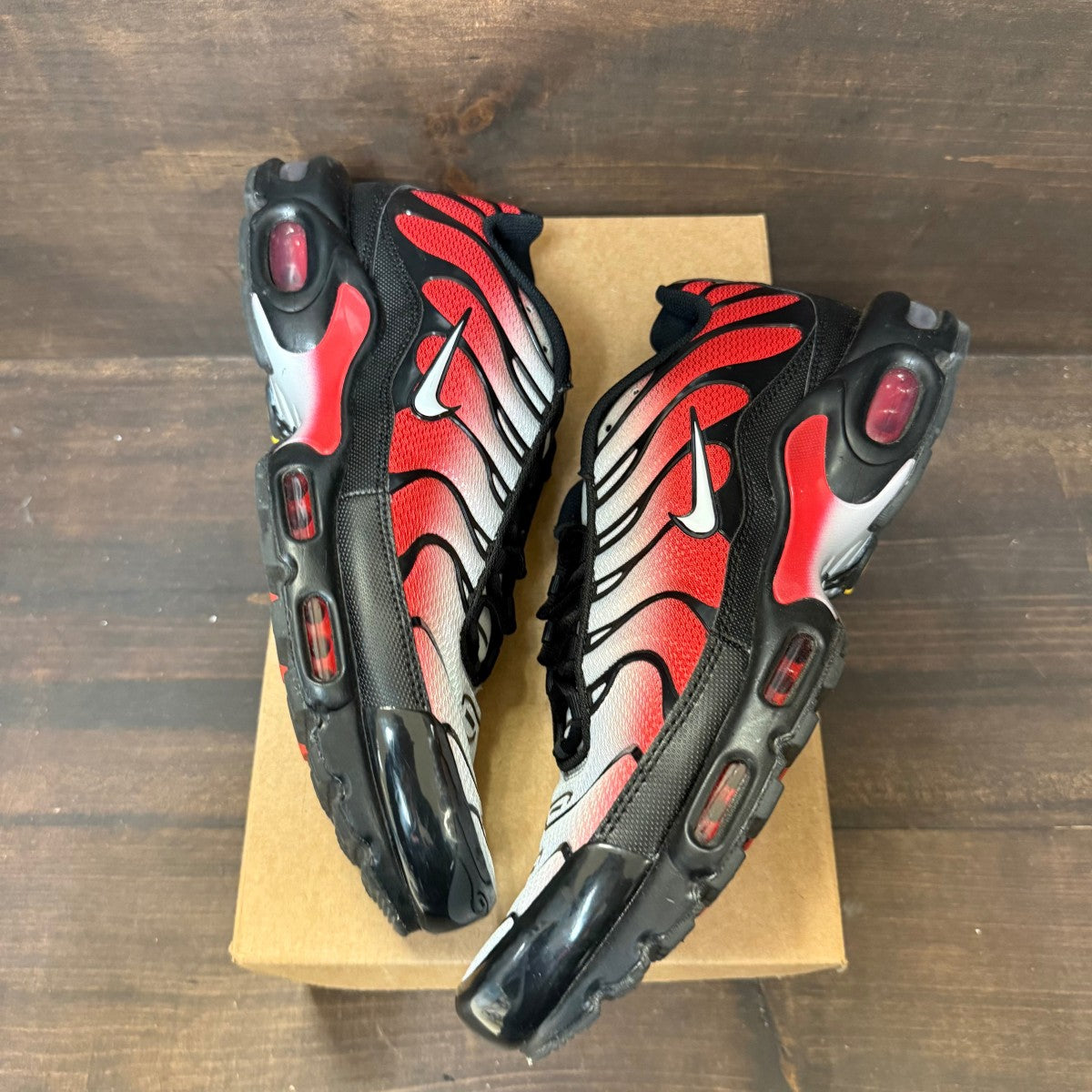 Nike Air Max Plus Pure Platinum University Red Black White Size 13 (Pre-Owned) - Image 2