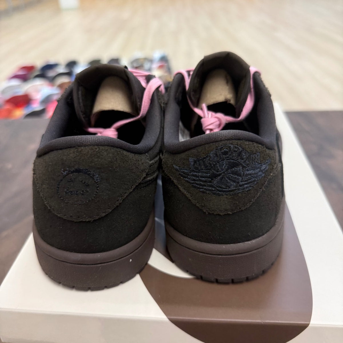 Jordan 1 Retro Low OG SP Travis Scott Velvet Brown - Image 3