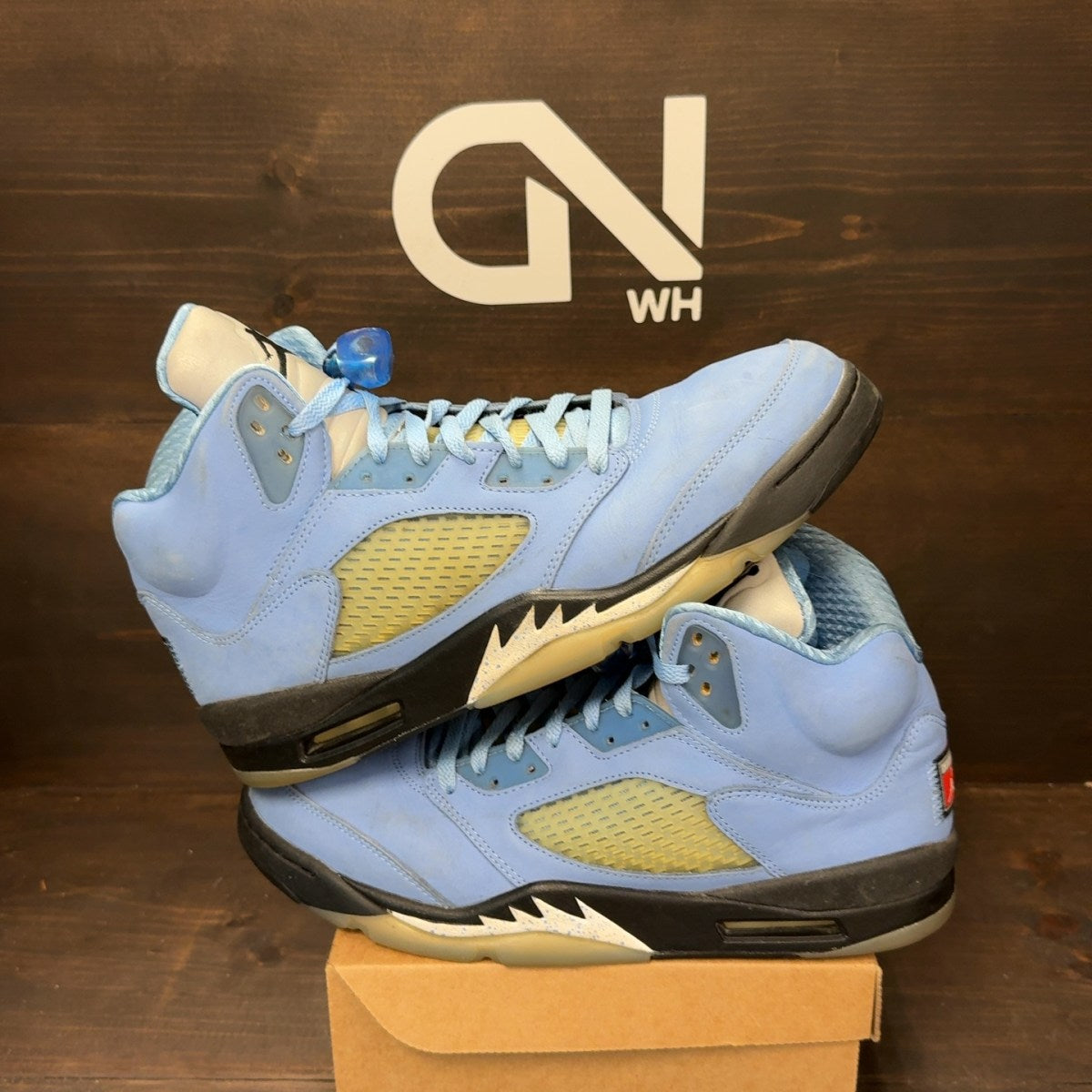 Jordan 5 Retro UNC University Blue Size 12.5 (Pre-Owned) - Image 1