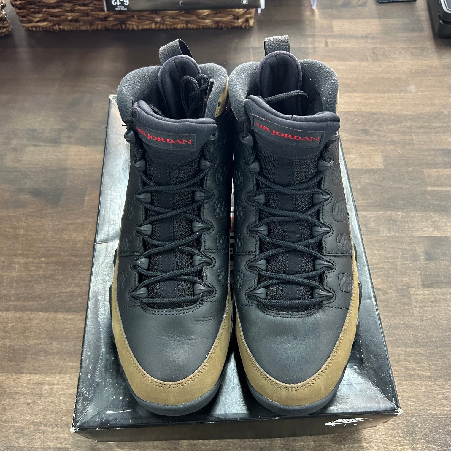 Olive Jordan 9 Retro (USED)