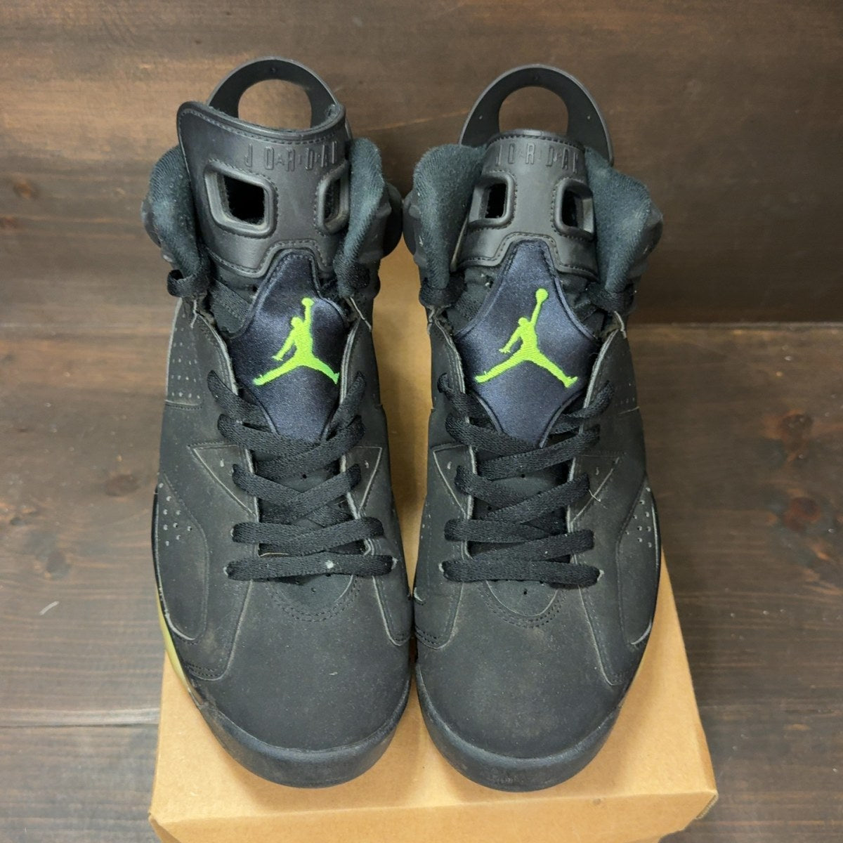 Jordan 6 Retro Electric Green Size 9 (Pre-Owned) - Image 3