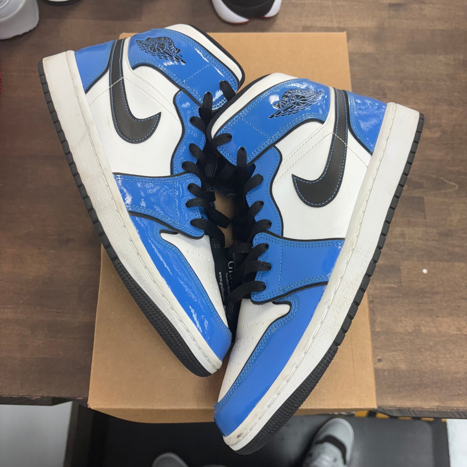Signal Blue Jordan 1 Mid (USED, No Box)