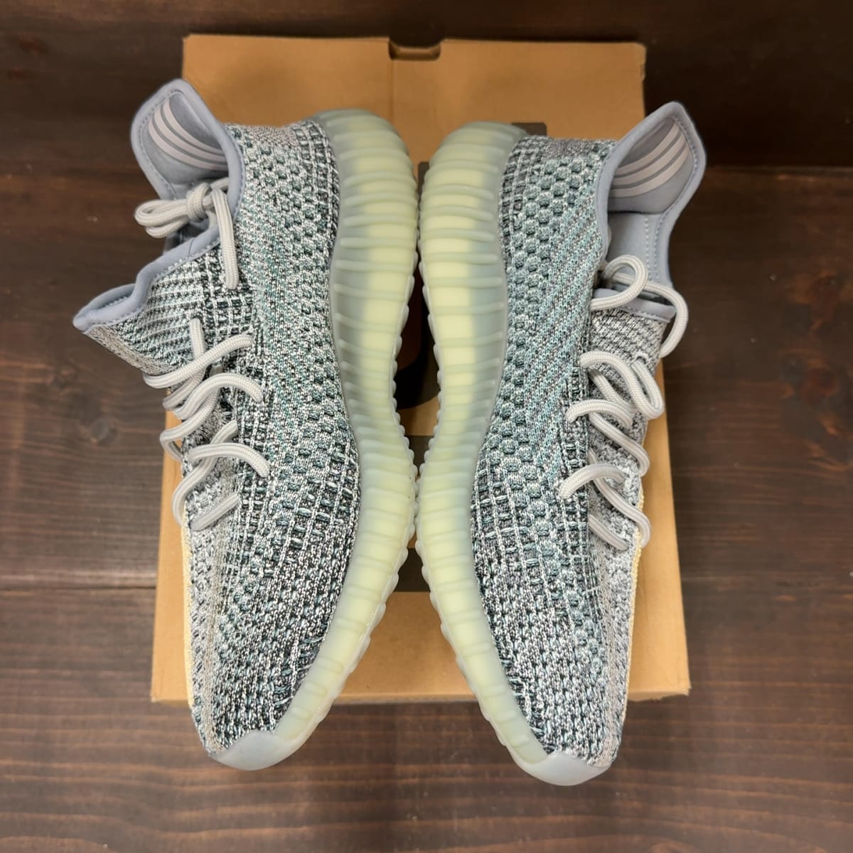 adidas Yeezy Boost 350 V2 Ash Blue Size 9 (Pre-Owned) - aux