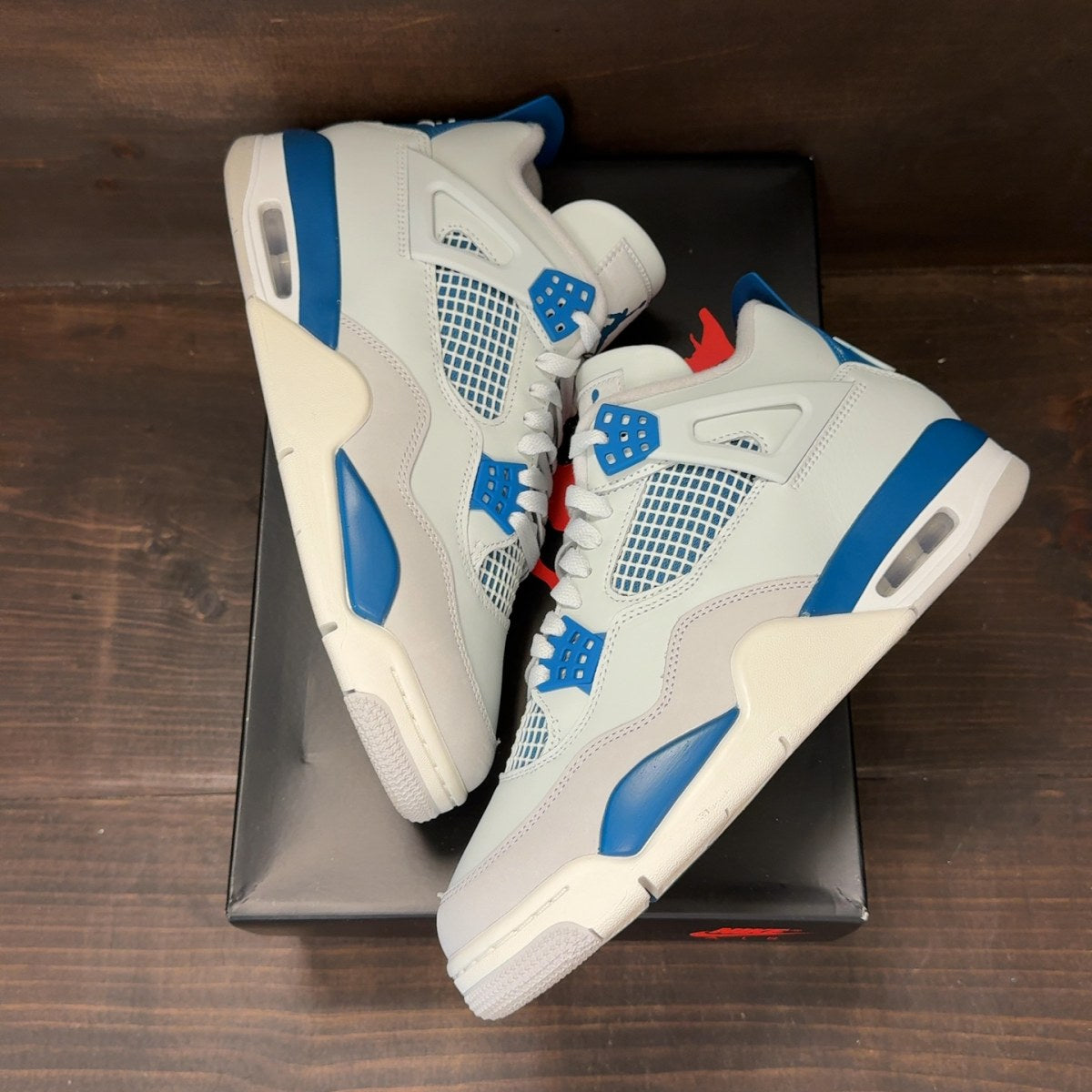 Jordan 4 Retro Military Blue (2024) - Image 2