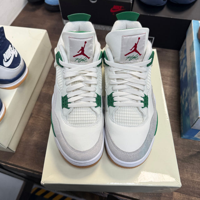 Jordan 4 Retro SB Pine Green (US 10.5) (USED)
