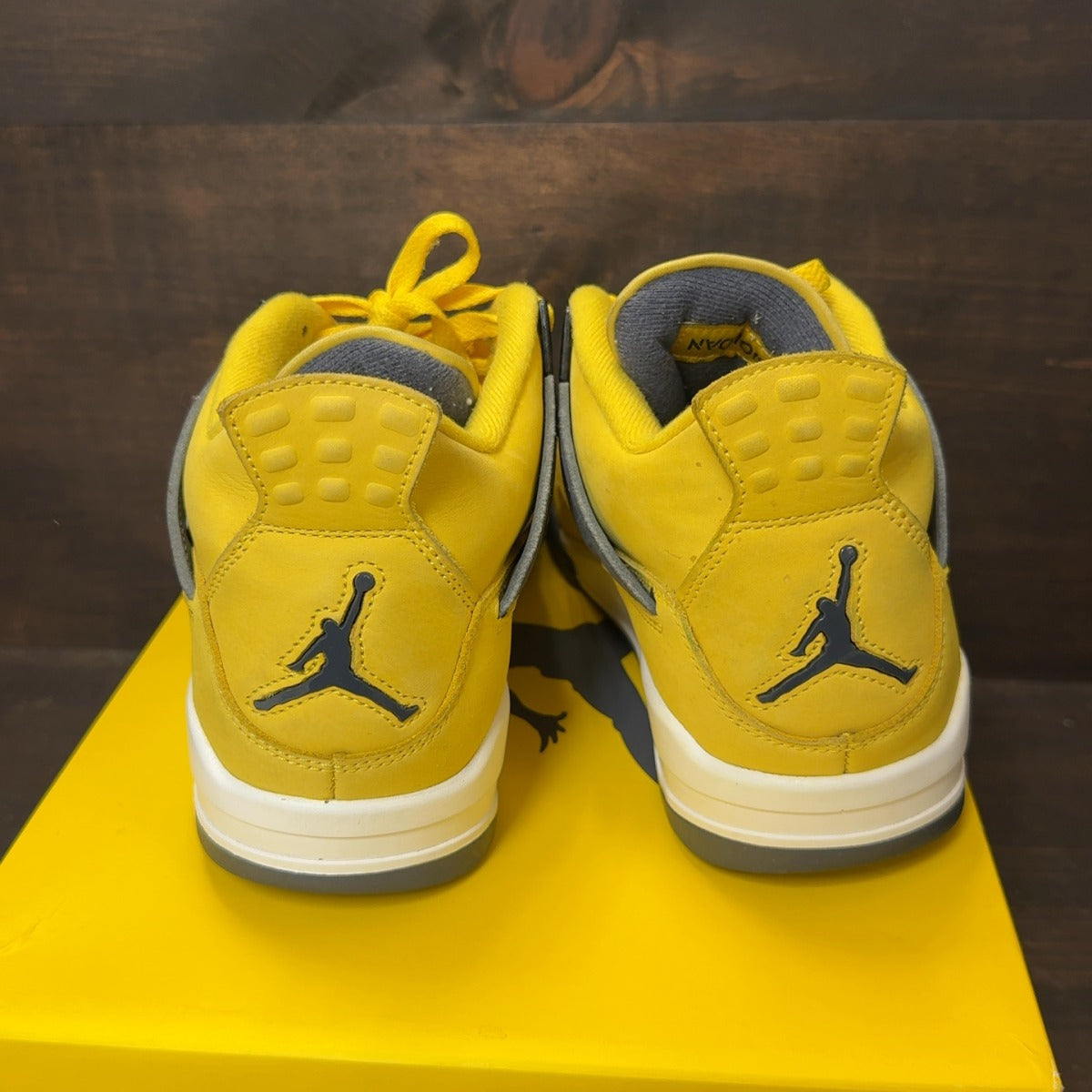 Jordan 4 Retro Lightning (2021) Size 9.5 (Pre-Owned)