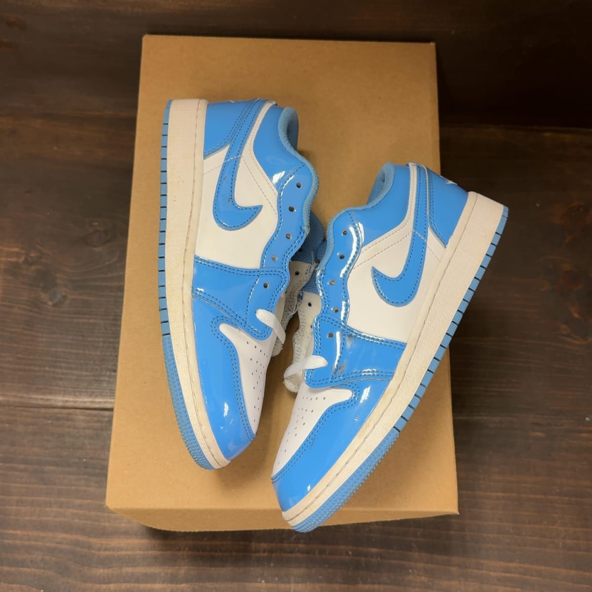 Jordan 1 Low SE Legend Blue Patent (GS) Size 4Y (Pre-Owned) - back