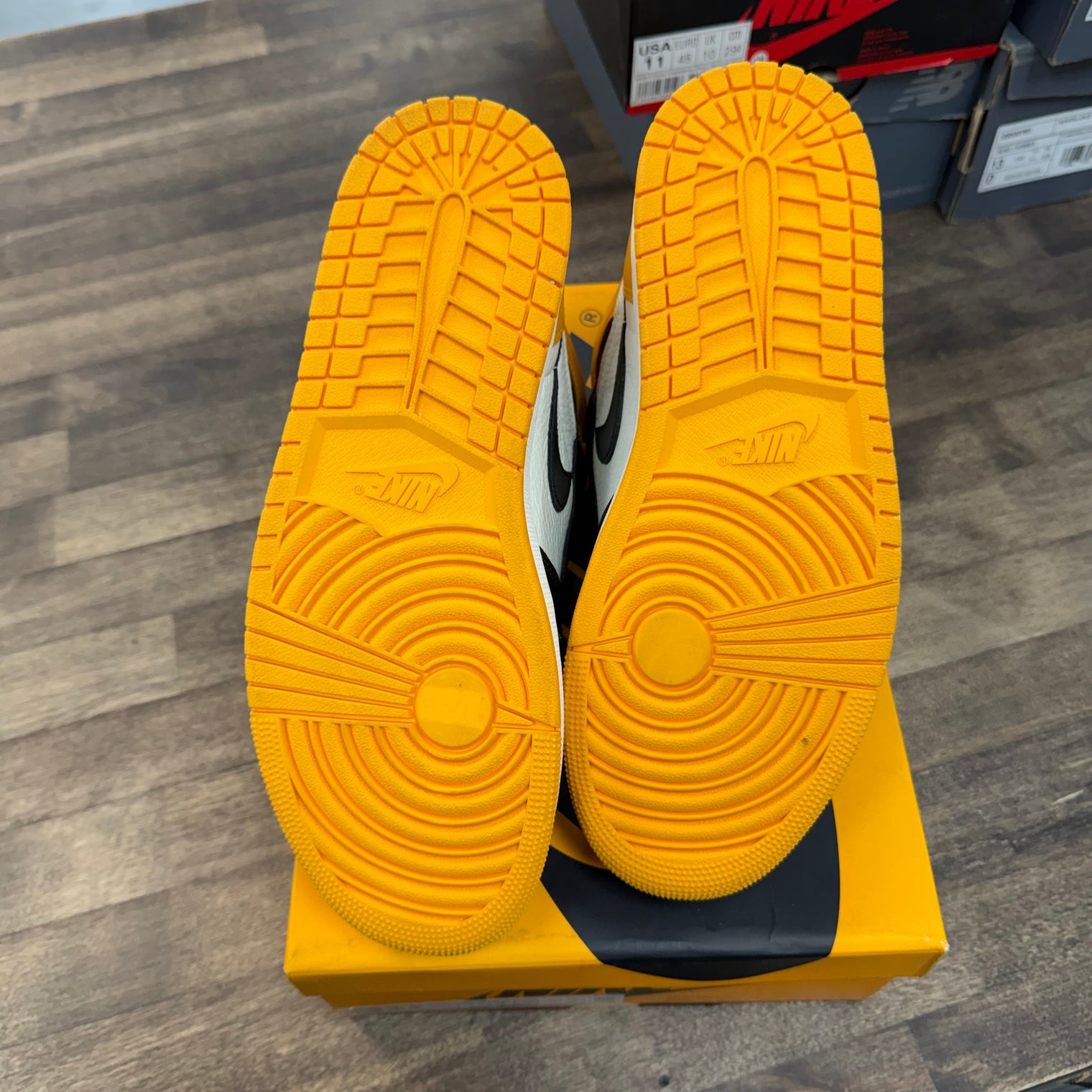 Taxi Jordan 1 High (Lightly Worn)