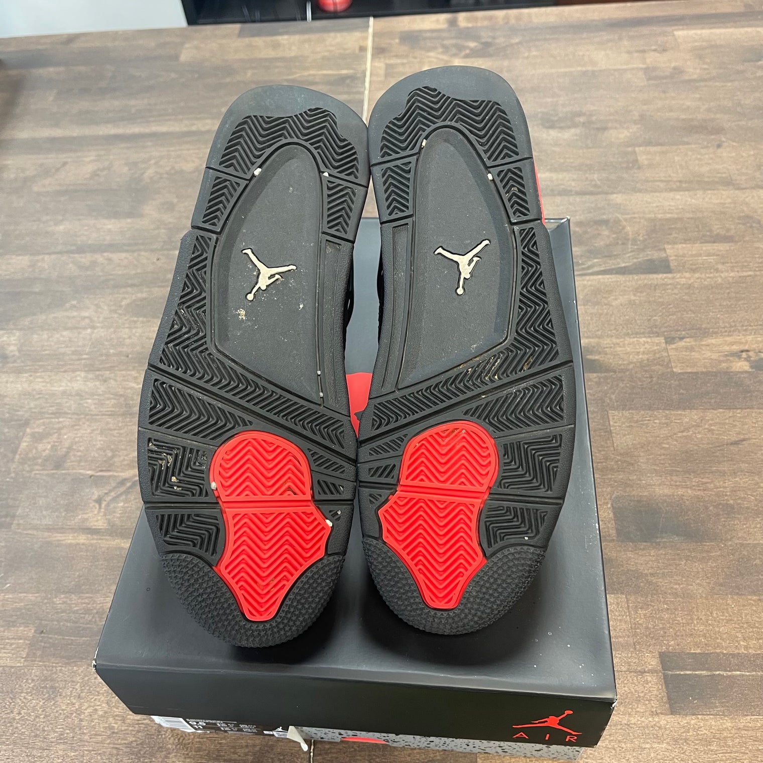 Red Thunder Jordan 4 (USED)