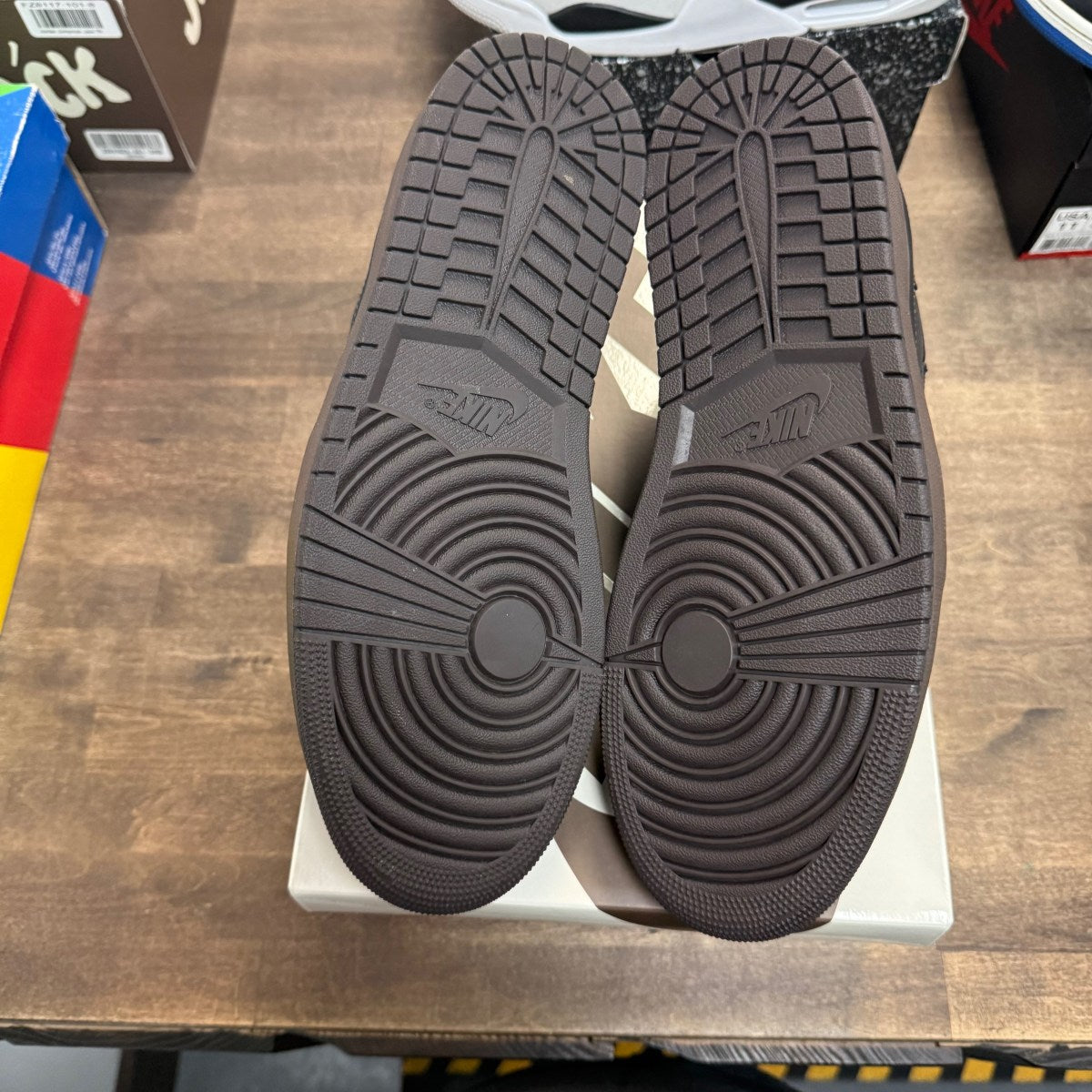 Jordan 1 Retro Low OG SP Travis Scott Velvet Brown - Image 5