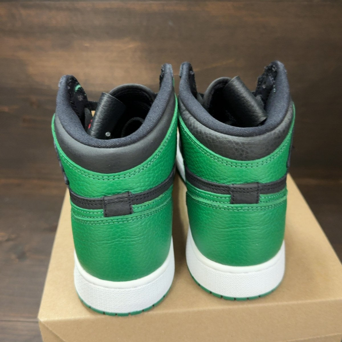 Jordan 1 Retro High Pine Green Black (GS) Size 6Y (Pre-Owned) - Image 4