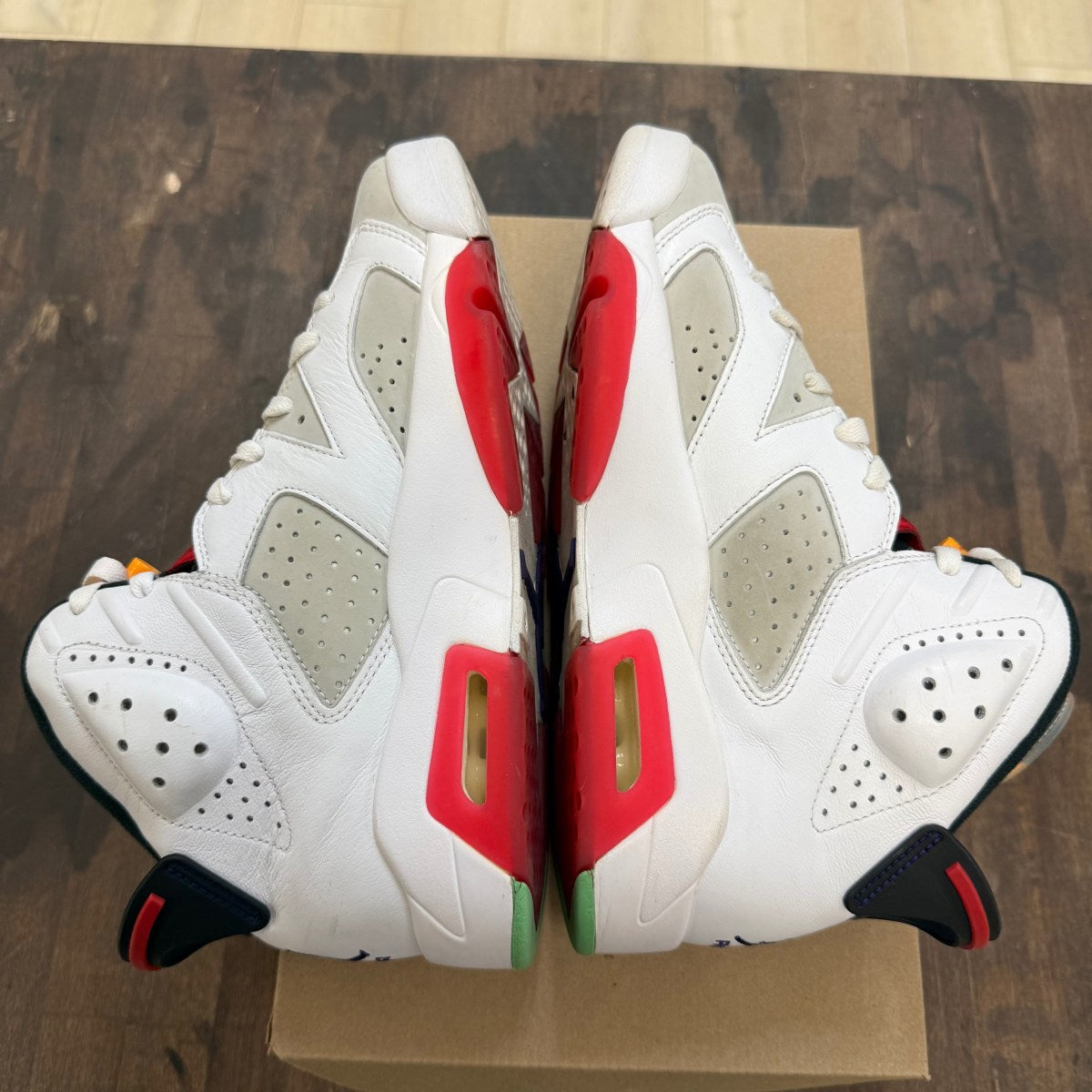 Jordan 6 Retro Hare Size 9 (Pre-Owned) - Image 4